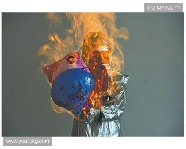 爆炸性魅力：揭秘“炸弹女”的火辣风情